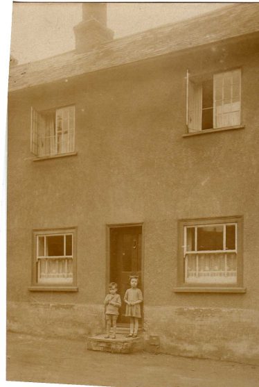 Alison and Thomas Wylie (Christy) Gardiners Lane 1927 | Janet Chennells